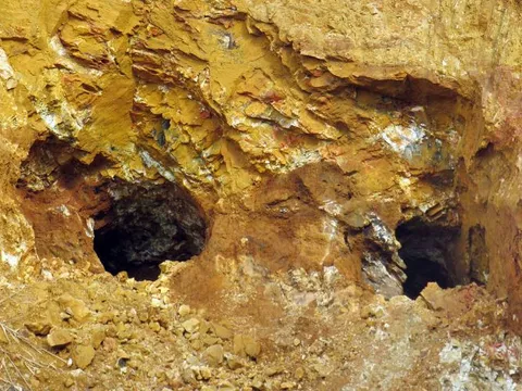 Đây là địa phương có 2 mỏ vàng lớn nhất Việt Nam với trữ lượng hàng chục tấn