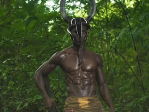 Khám phá bộ lạc đàn ông có 8 múi, chỉ dùng lá cây để che chắn cơ thể, cả nam và nữ đều có thể lực phi thường