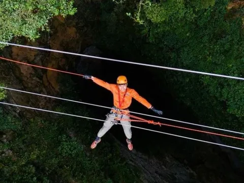 Khám phá hố sụt 'ác mộng' ở Quảng Bình