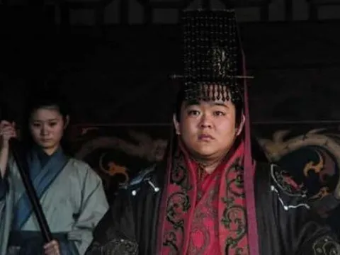 Lưu Thiện sau khi đầu hàng bỗng nhiên 'ngây ngô', vậy ông thật sự vô tư hay giả ngốc để sinh tồn?