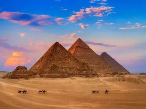 Cuốn nhật ký 4.500 năm tuổi tiết lộ kim tự tháp Ai Cập do người ngoài hành tinh xây dựng?