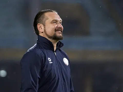 Chia tay Đông Á Thanh Hoá, HLV Popov lập tức được 4 đội bóng mời gọi