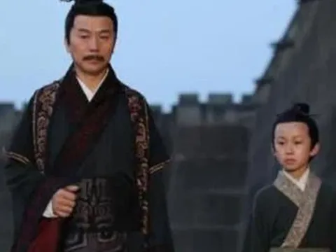 Tần Thủy Hoàng ra lệnh 'bất khả thi', cậu bé 7 tuổi liền nói một câu khiến cả triều đình bật cười