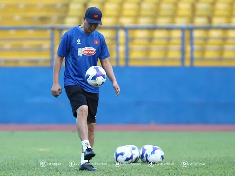 HLV Kim Sang-sik có quyết định bất ngờ ở ĐT Việt Nam