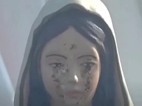 Sự thật gây sốc đằng sau bức tượng Đức Mẹ Đồng Trinh 'khóc ra máu”