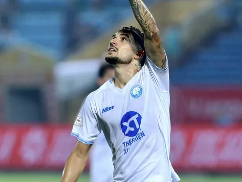 Tiền vệ sắp nhập tịch Việt Nam nói gì khi bị Nam Định gạch tên?