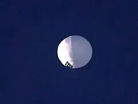 Mỹ: Bắn hạ nhiều vật thể bay không xác định