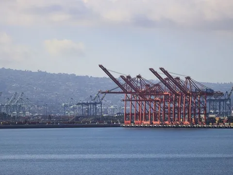 Lợi hay hại với nền kinh tế Mỹ khi Tổng thống Trump phát động cuộc chiến thuế quan?