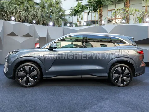 Hãng xe vừa vào Việt Nam giới thiệu SUV lớn hơn Toyota Land Cruiser, công suất 1.086 mã lực, giá gần 1 tỷ đồng