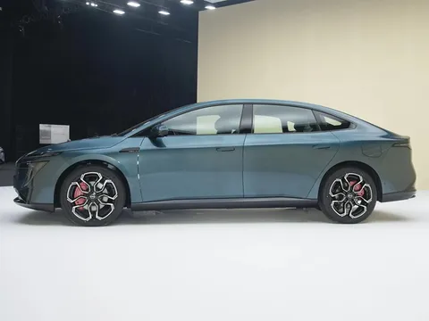 Xe sedan Nissan về đại lý trước khi bán ra: Thiết kế đẹp, nội thất tiện nghi, công suất 268 mã lực, giá chưa tới 600 triệu đồng