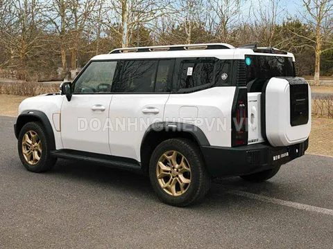 SUV địa hình siêu hầm hố, công suất 251 mã lực, giá rẻ hơn Toyota Raize