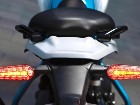 Môtô 450 phân khối, trang bị tiên tiến, giá hấp dẫn