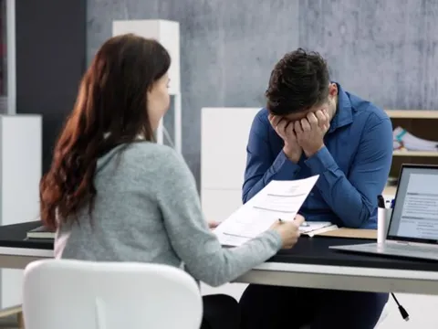 Những sai lầm khiến bạn đánh mất sự chuyên nghiệp nơi công sở, dễ bị đồng nghiệp xa lánh