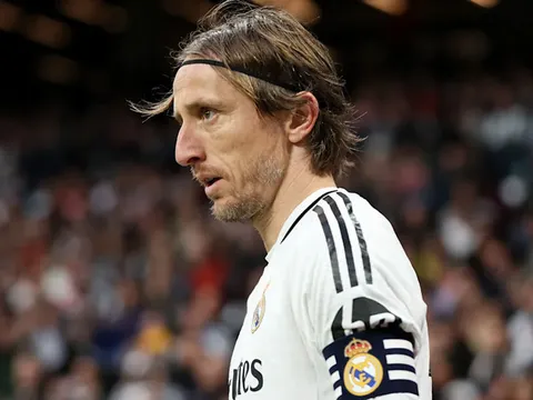 Modric lên tiếng về tương lai ở Real