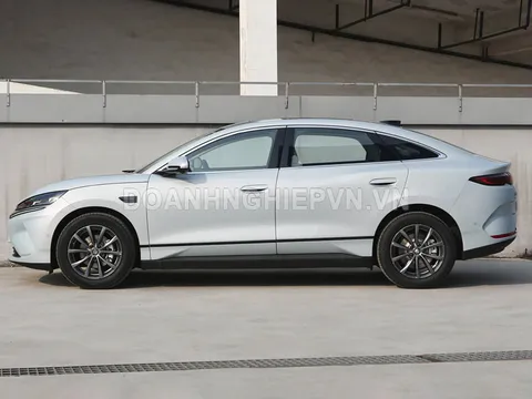 Xe sedan hạng C công suất 218 mã lực, công nghệ hỗ trợ lái tiên tiến, giá hơn 420 triệu đồng