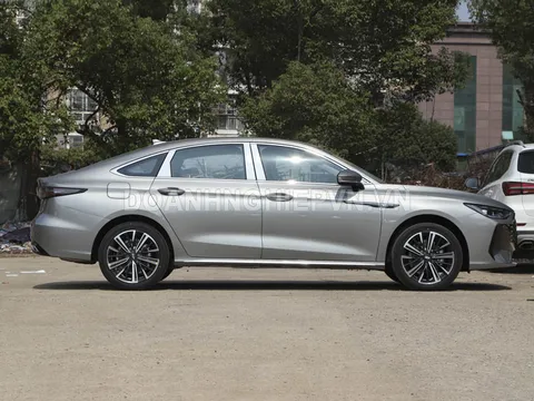 Xe sedan động cơ tăng áp, nội thất tiện nghi, giá hơn 410 triệu đồng, cạnh tranh cùng Honda Civic