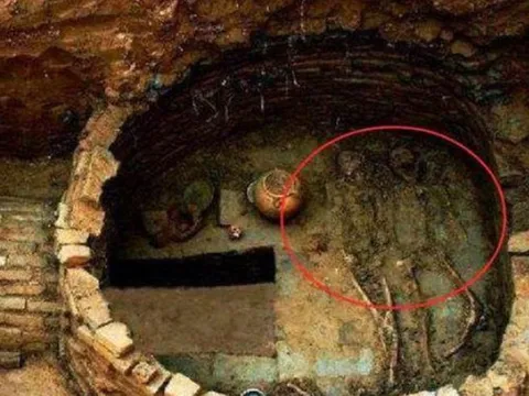 Ớn lạnh về câu chuyện liên quan đến ngôi mộ cổ đoạt mạng người, 80 kẻ trộm mộ từng chết ở đây