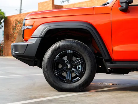 SUV vượt trội Toyota Fortuner, giá ngang Corolla Cross