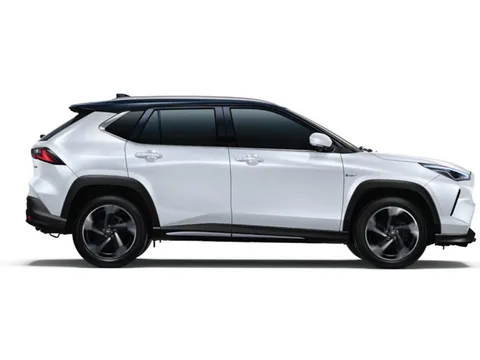 Toyota Yaris Cross HEV 2025 ra mắt, giá gần 600 triệu, tăng sức ép lên Mitsubishi Xforce