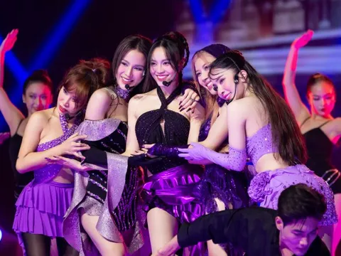 Khán giả choáng ngợp vì sân khấu hoành tráng, tiệm cận quốc tế của “Chị đẹp concert”