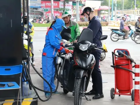 Xăng lại tăng giá