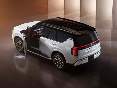 'Kẻ thay thế' Toyota Land Cruiser ra mắt: Công suất 431 mã lực, nội thất sang chảnh, giá 2,4 tỷ đồng