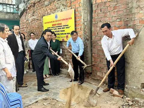 Điện lực Đà Nẵng hỗ trợ xóa nhà tạm, nhà dột nát cho hộ nghèo