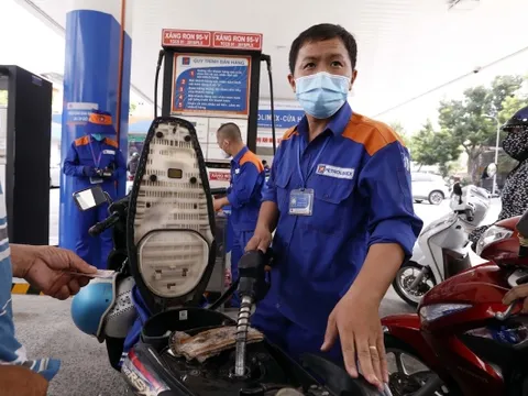 Xăng tăng giá lần thứ 3 liên tiếp