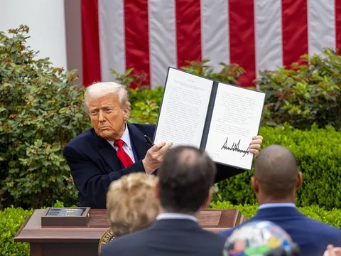 Lý do Liên bang Nga và Belarus bất ngờ không có trong danh sách áp thuế mới của Mỹ