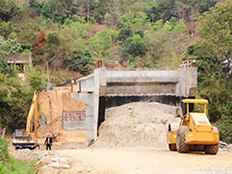 Nghệ An đầu tư xây nhiều cây cầu cứng ở huyện biên giới