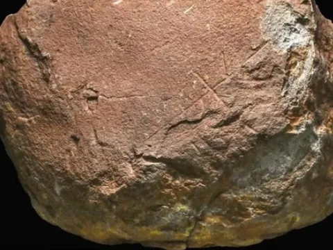 Phát hiện tác phẩm nghệ thuật 200.000 năm tuổi của một loài người khác