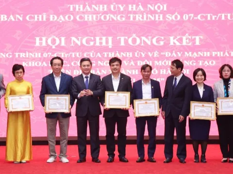 FPT nhận bằng khen về phát triển khoa học công nghệ