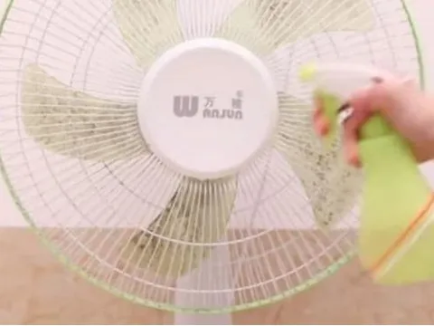 Bí quyết vệ sinh quạt điện sạch bong không cần tháo lắp: Chỉ với một chai xịt tự chế