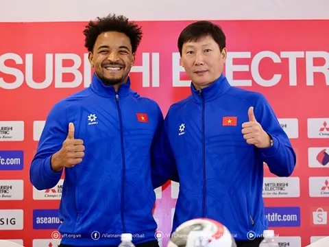 Nguyễn Xuân Son được HLV Kim Sang-sik yêu cầu bỏ thói quen 'làm đẹp' đặc biệt, tiết lộ lệnh cấm 'lạ' ở ĐT Việt Nam