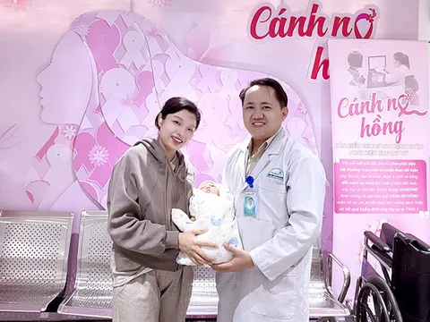 Sản phụ 30 tuổi chiến thắng ung thư vú, vỡ oà hạnh phúc làm mẹ