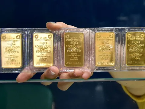 Giá vàng ngày 5/4/2025: Tiếp tục lao dốc