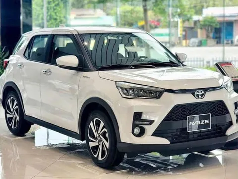Tăng giá tại Việt Nam, Toyota Raize có gặp khó trước Kia Sonet, Hyundai Venue?