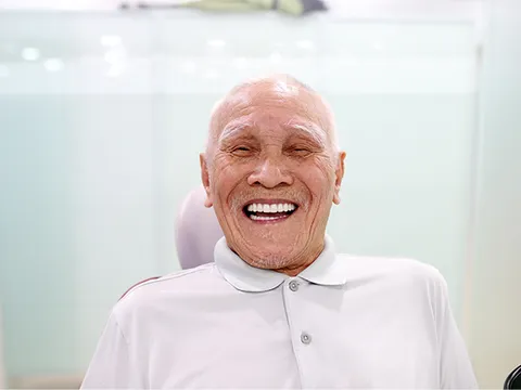 Khôi phục chức năng nhai cho cụ ông 95 tuổi bằng kỹ thuật implant toàn hàm 