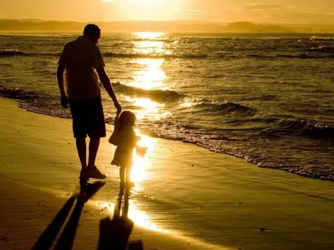 Tại sao người ta lại gọi là 'con gái rượu' mà không gọi 'con trai rượu'? 'Bình rượu mơ có nghĩa là gì?