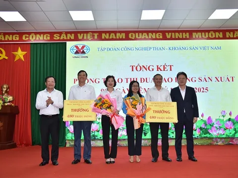 Thưởng nóng 2 đơn vị xuất sắc trong sản xuất Alumin 