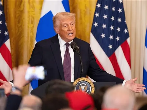 Đối mặt 'cơn lốc' thuế quan từ Mỹ, các nước có những kịch bản nào đối phó?