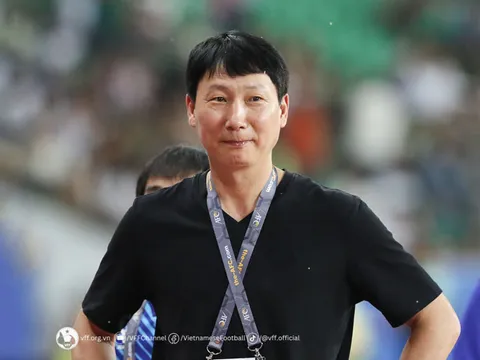 HLV Kim Sang-sik nhận đặc quyền lớn, trụ cột ĐT Việt Nam sắp đối đầu Man Utd