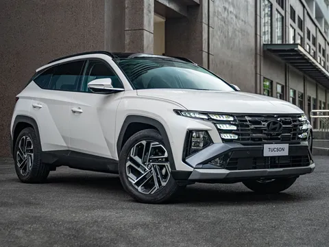 Chịu sức ép từ Mazda CX-5 và Honda CR-V, Hyundai Tucson giảm giá cực sốc