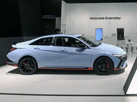 Hyundai Elantra 2025 trình làng: Thêm phiên bản hybrid, thiết kế ‘chất’, công nghệ xịn, giá từ 479 triệu, tuyên chiến Honda Civic, Toyota Corolla Altis