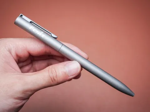 Ai là người phát minh ra bút bi đầu tiên?
