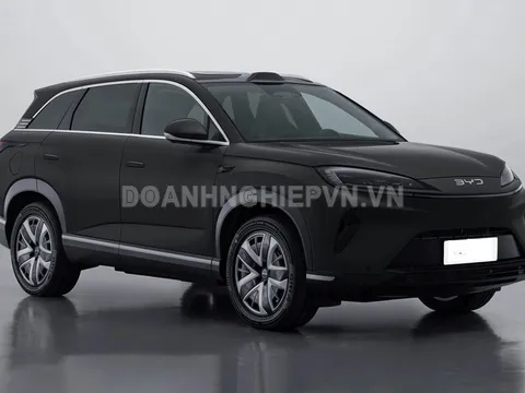 SUV lớn hơn Hyundai Santa Fe, công suất 632 mã lực, trang bị 'đỉnh nóc', giá ngang Toyota Corolla Cross
