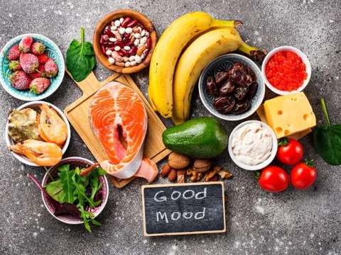 Tại sao con người có thể ăn được rất nhiều thứ, trong khi động vật thì thường chỉ ăn một vài nhóm thức ăn nhất định?