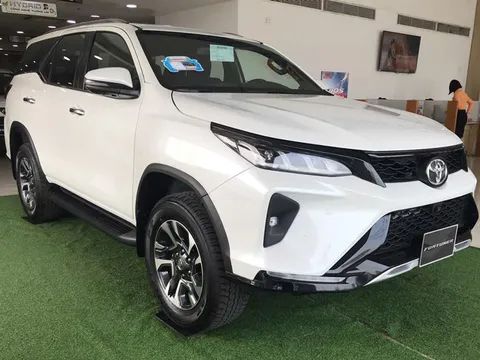 Giá lăn bánh Toyota Fortuner tháng 4/2025 cực hấp dẫn, tuyên chiến trực diện Ford Everest, Hyundai Santa Fe