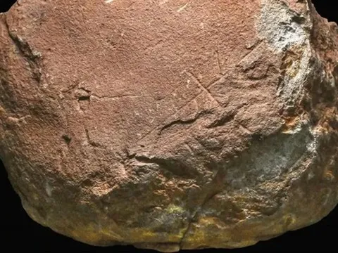 Chấn động với tác phẩm nghệ thuật 200.000 năm tuổi, dấu tích của một loài người khác?