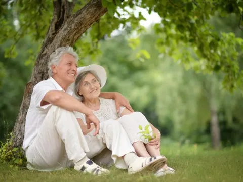 Lý do bất ngờ khiến người già ngày càng 'lùn' đi theo năm tháng